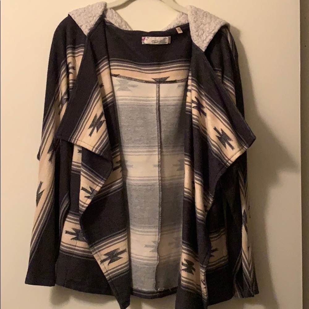 True Grit Adorable tribal patterned open cardigan
